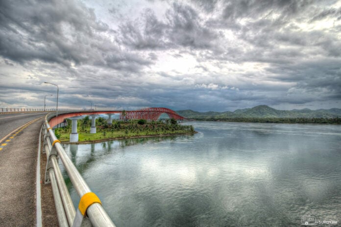 The iconic San Juanico Bridge makes for a great joyride.