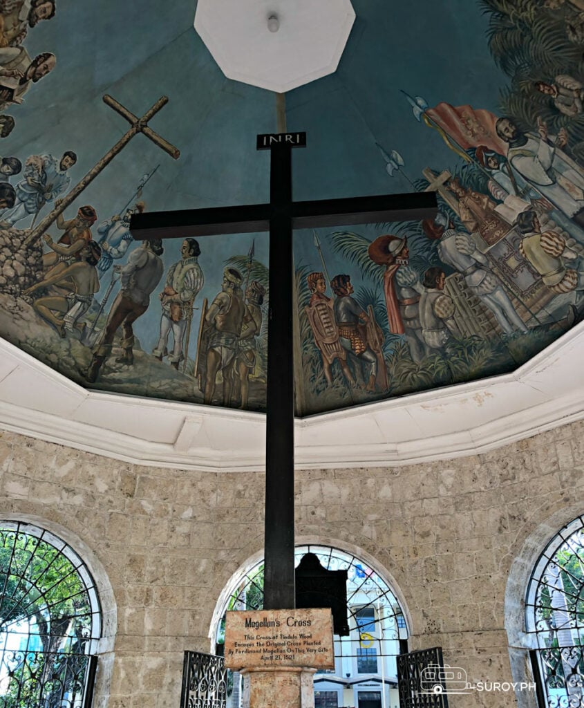 Inside Magellan's Cross right at the center of Cebu City. Paintings of Spanish soldiers grace the ceiling of the cross. 