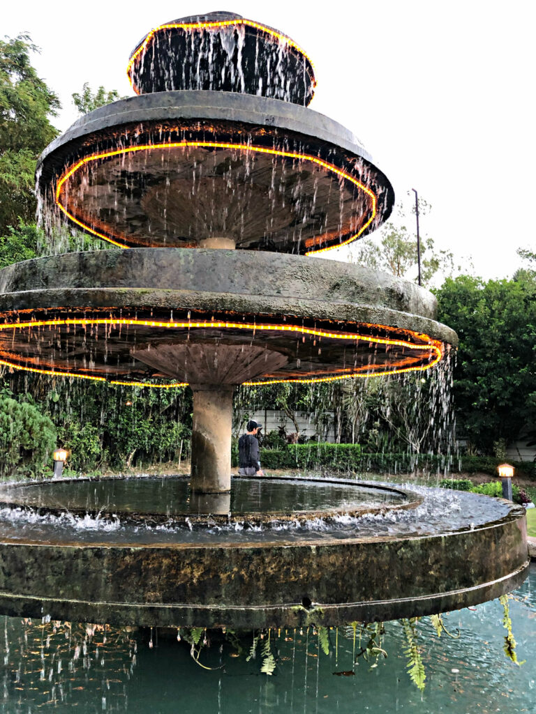 The fountain in front of the mansion makes for a great photo opportunity.