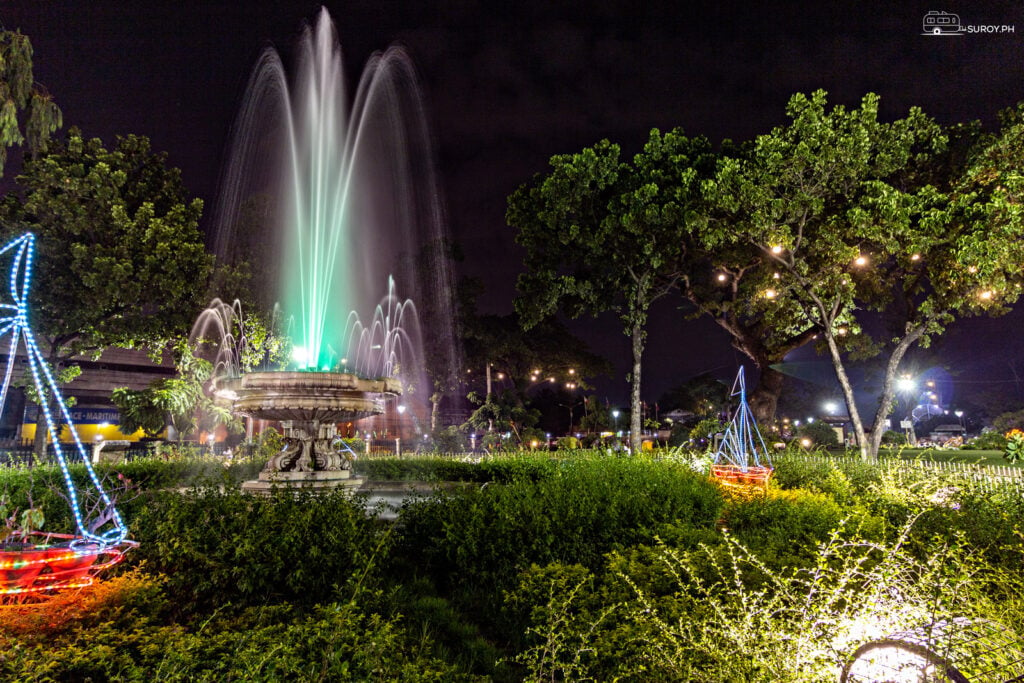 There are fountain lights beside the Legazpi Monument in Plaza Independencia.