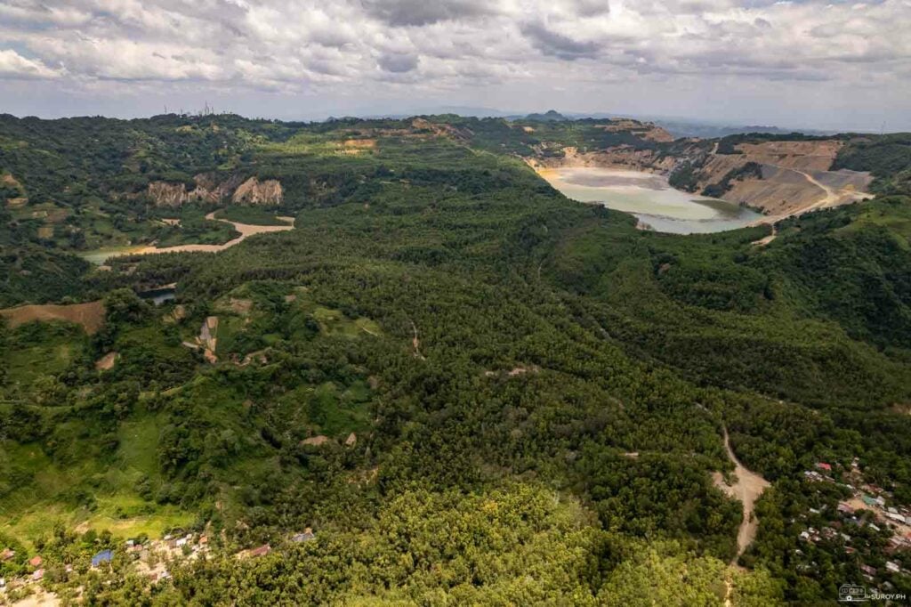 There are an abundance of lake in Toledo and the man-made biga pit stands out due to it's turquoise colored waters. 