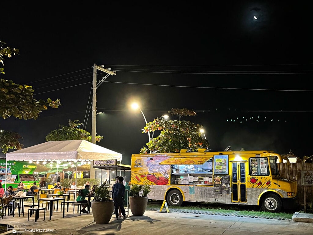 Food stalls and outdoor dining by the sea. 