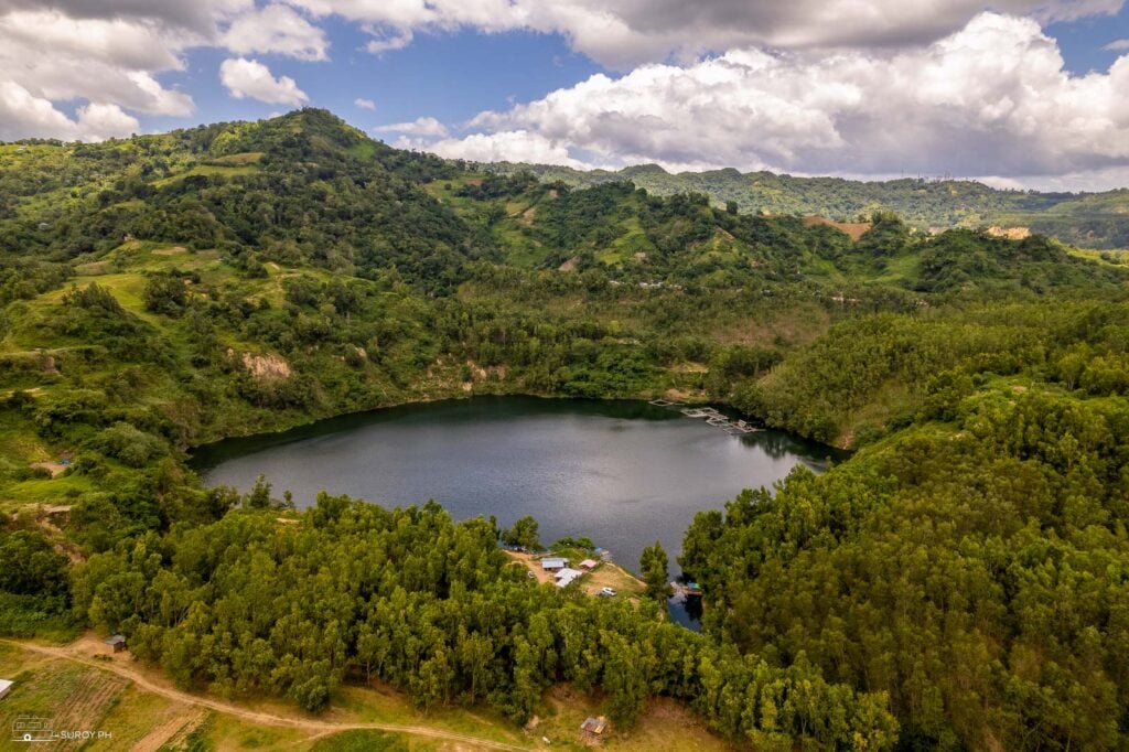 The lake is surrounded by the beautiful mountain ranges of Toledo. 