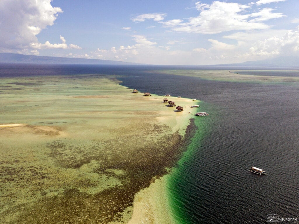 The cottages in Manjuyod Sandbar are for rent. 