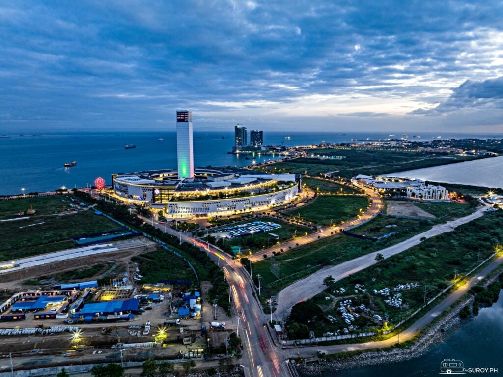 SM Seaside with the iconic Seaside Tower and the SM Seaside Cube. Photo taken in collaboration with @Cinestills.king.