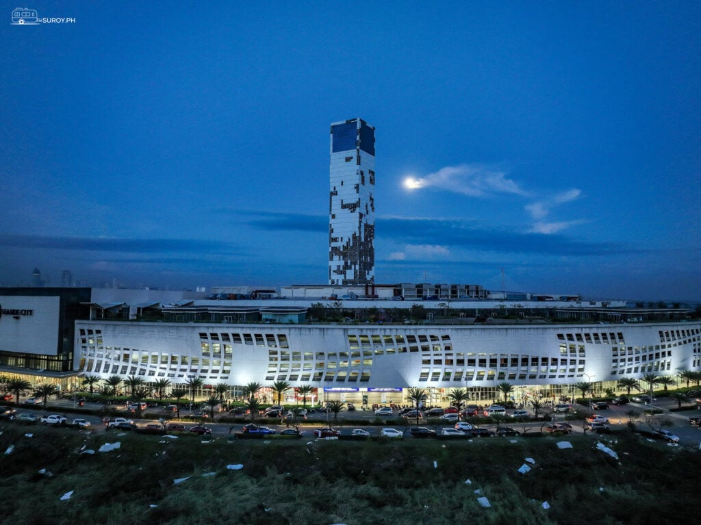 SM Seaside Tower incurred some damage due to the recent Typhoon Odette. Photo in collaboration with Michael Sagonoy.