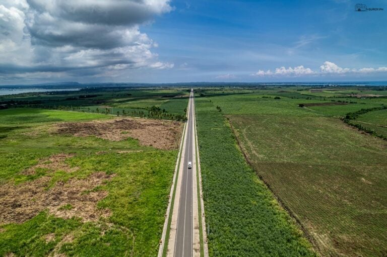 Road to Serenity: This picturesque highway stretches straight through Cebu’s verdant landscapes, promising tranquility and breathtaking views.