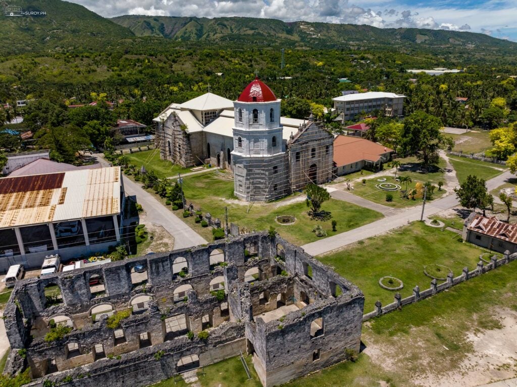 A photo of Oslob Church and Cuartel ruins in Oslob Baywalk. 