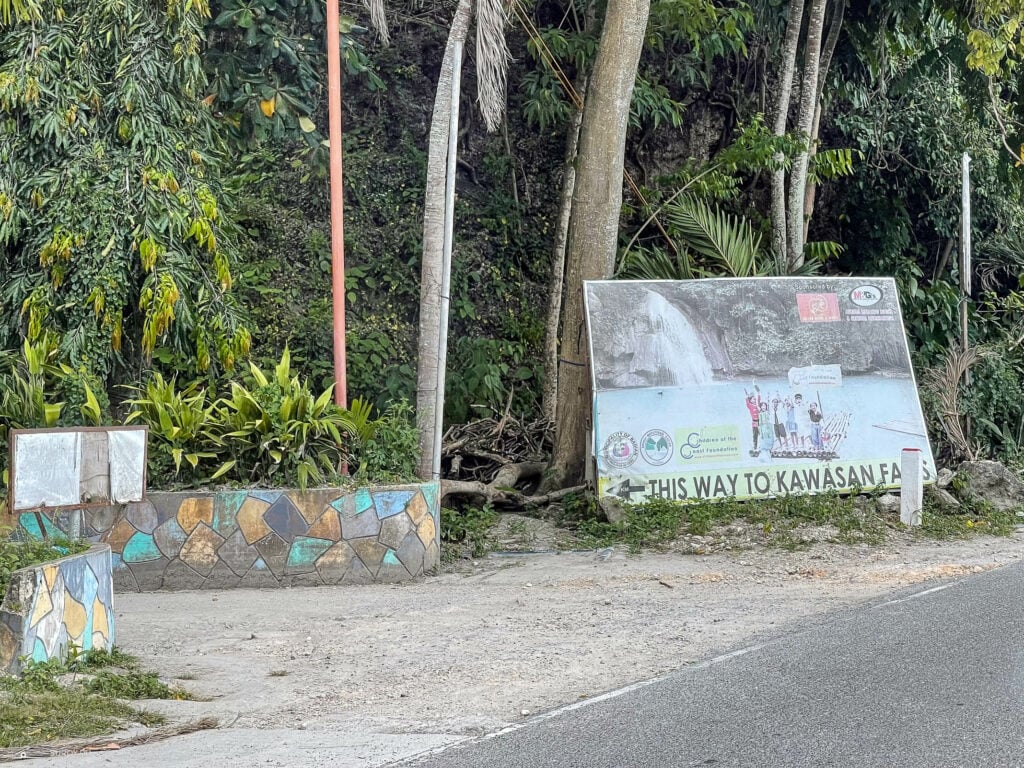 The sign along the highway that leads to Kawasan Falls. 