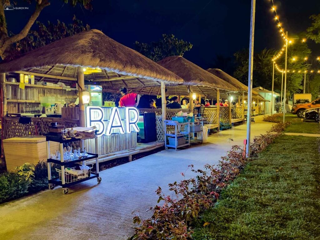 The newest food place in Busay is filled with lights for an alfresco romantic feel. 