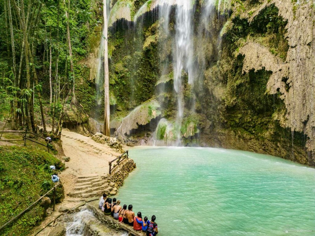 Visitors appreciate the captivating waterfalls. 