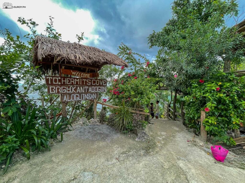 The entrance to the secluded yet beautiful beach of Aloguinsan. 