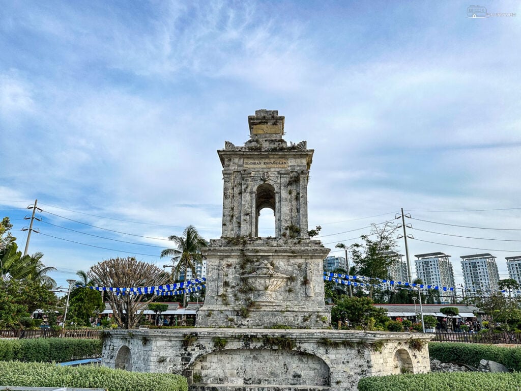 Constructed in 1866 from coral stone, it bears the inscription "Glorias Españolas" or "Spanish Glory." Folklore suggests that the Spaniards erected the tower in honor of the explorer after failing to retrieve Magellan's body from Lapu-Lapu, despite tributes of gold and jewelry.