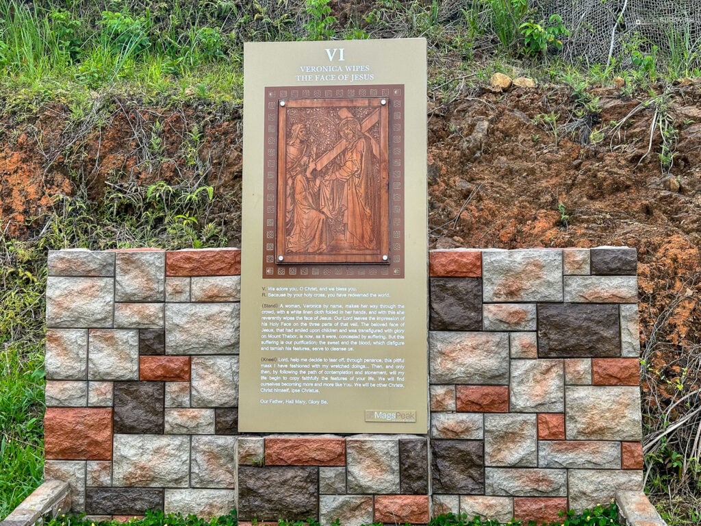 The resort is open to the public and devotees and has the station of the cross. 