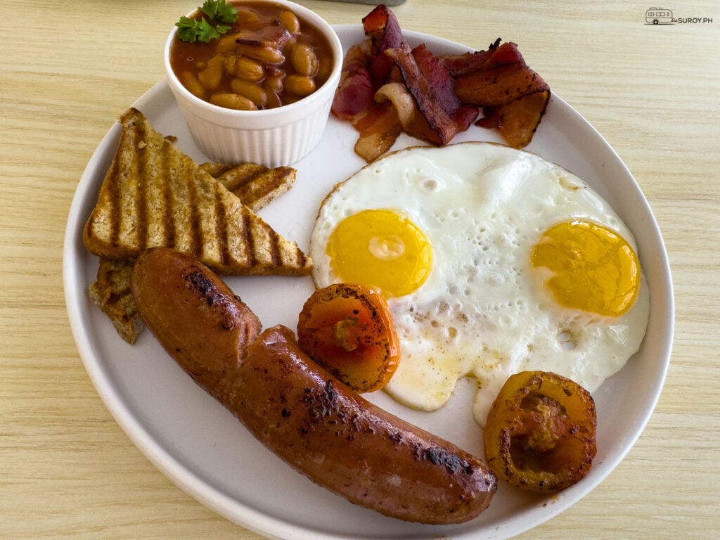 English Breakfast: A hearty and traditional breakfast option, perfect for starting your day on a full stomach.