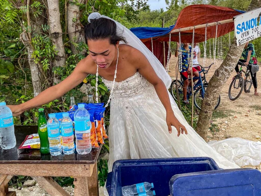 A bride sells refreshment in the island.