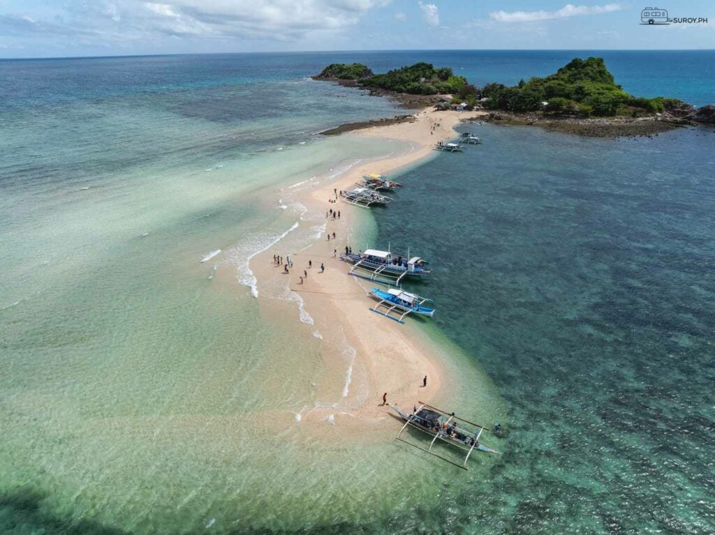 The mesmerizing Bantigue Sandbar in Isla Gigantes.