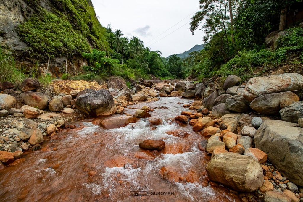 A river painted by nature – the reddish hues of Pulang Bato's waters create a surreal scene!
