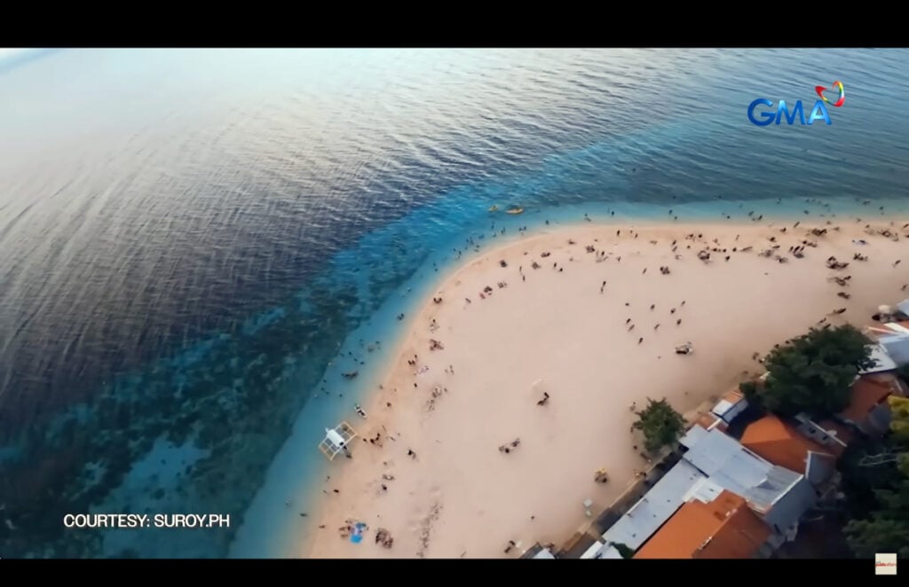 The vibrant shores of Moalboal, Cebu, captured from above! Known for its crystal-clear waters, lively marine life, and stunning sandbars, this paradise was beautifully showcased in KMJS with our drone shots!
