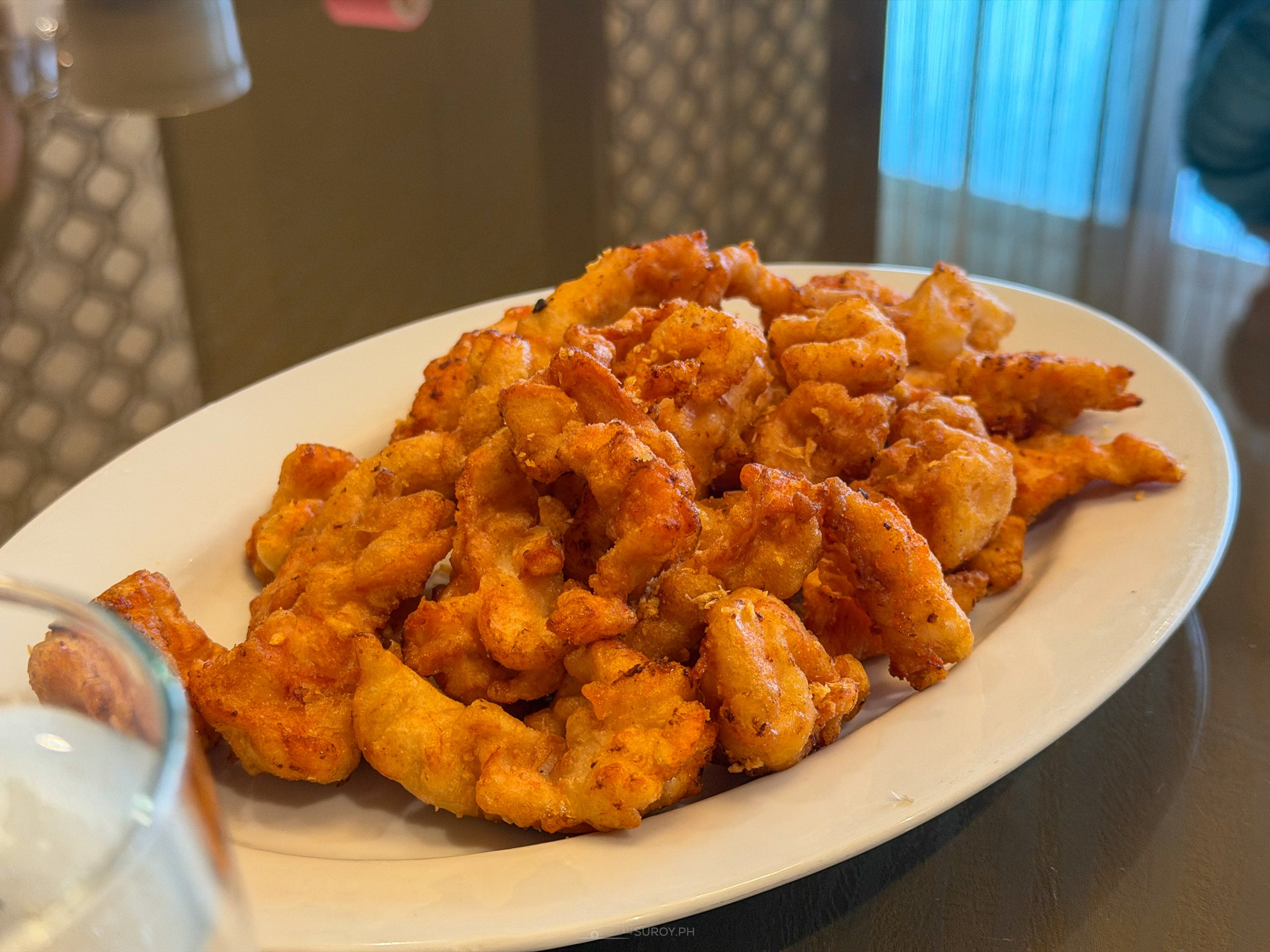 A full oval platter of peppercorn chicken at Hai Shin Lou